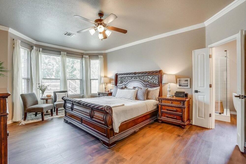 Photo of Bedroom in Burleson