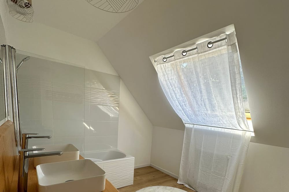 Photo of Bathroom in Criquebeuf-sur-Seine