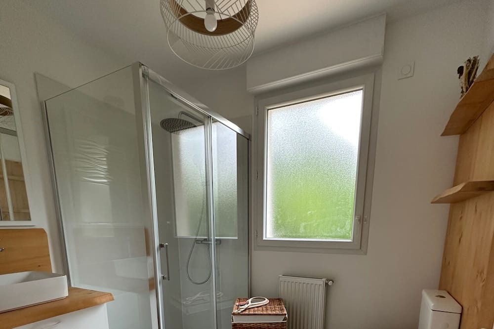 Photo of Bathroom in Criquebeuf-sur-Seine