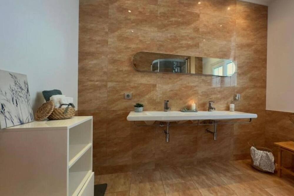 Photo of Bathroom in Montgat