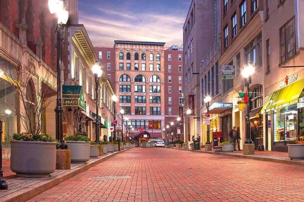 Photo of Others in Downtown Hartford