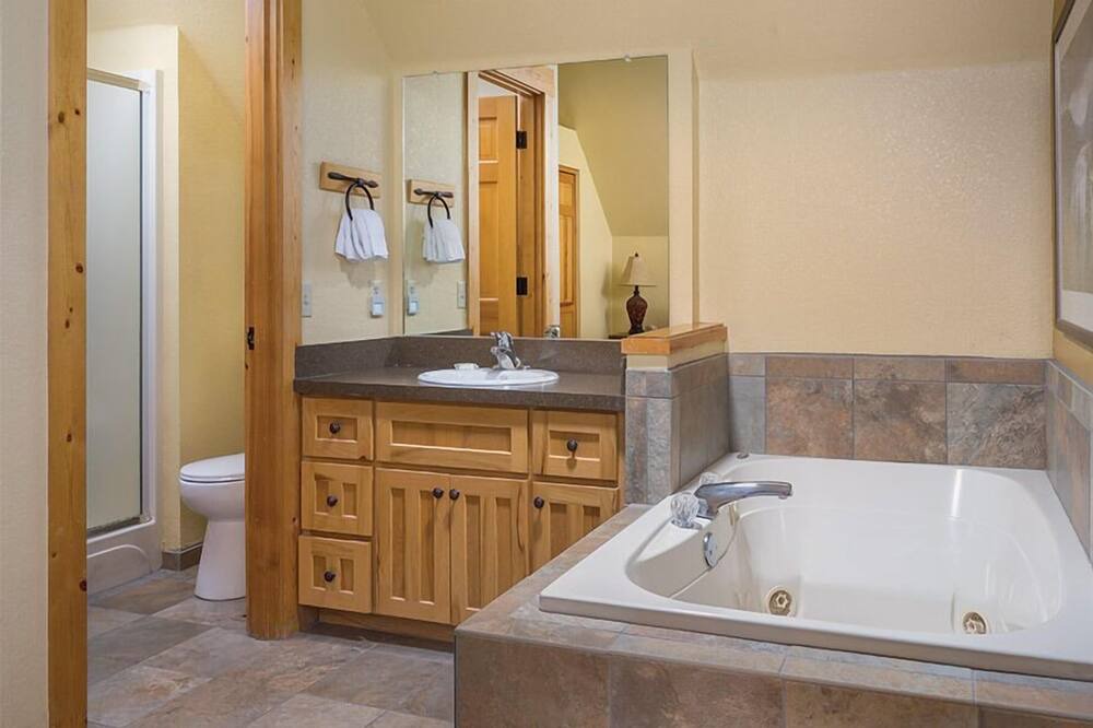 Photo of Bathroom in Klamath Falls