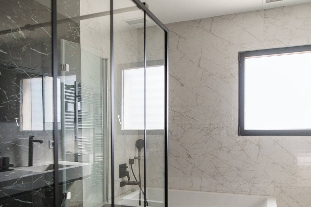 Photo of Bathroom in Saint-Jean-de-Vedas