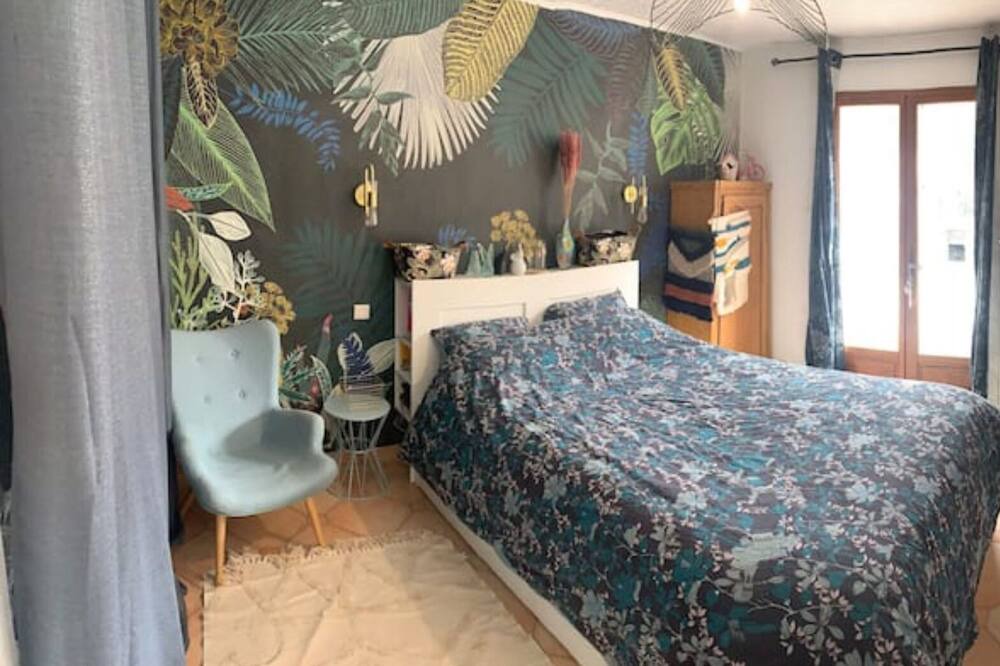 Photo of Bedroom in Meounes-les-Montrieux