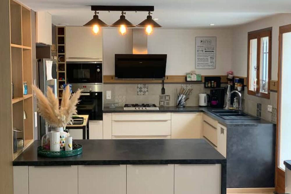 Photo of Kitchen in Meounes-les-Montrieux