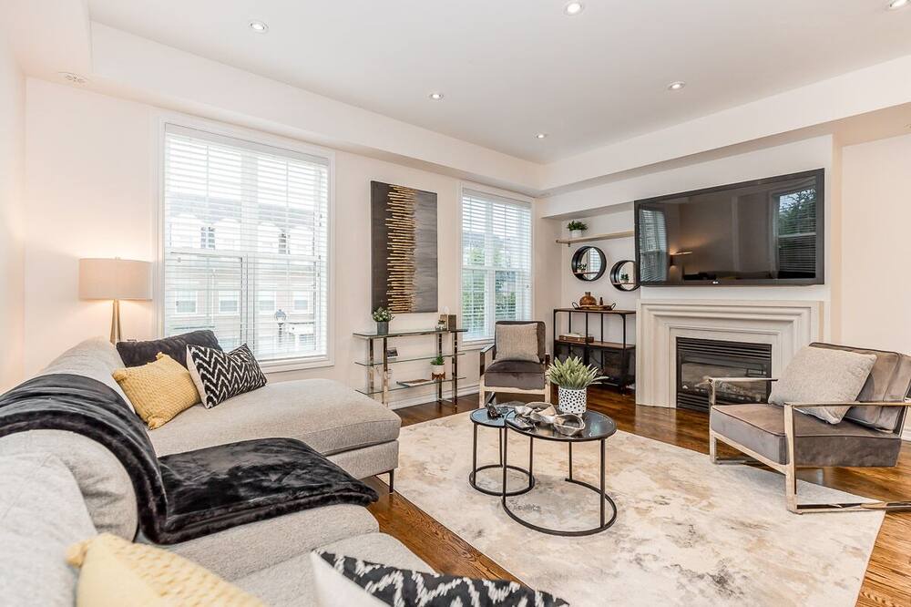 Photo of Livingroom in Unionville