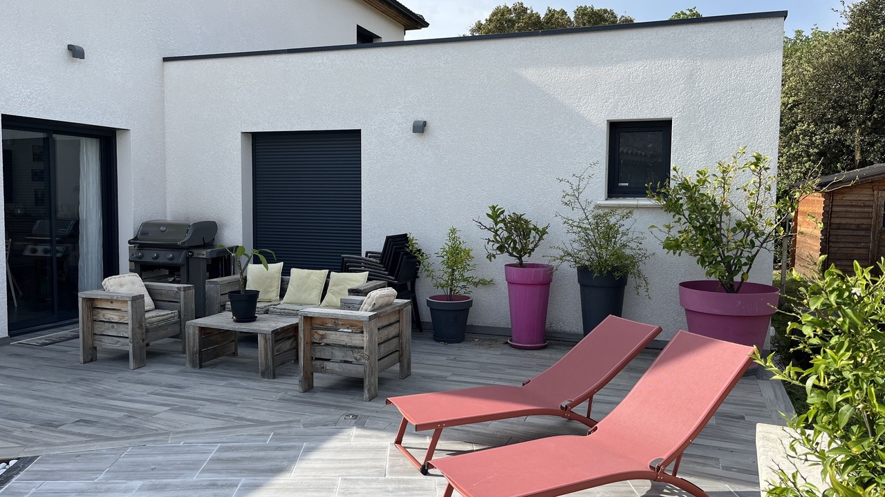 Photo of Patio Balcony in La Garde-Adhemar