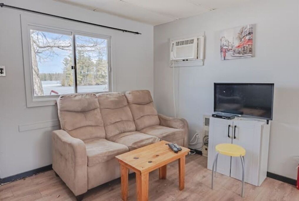 Photo of Livingroom in Frontenac