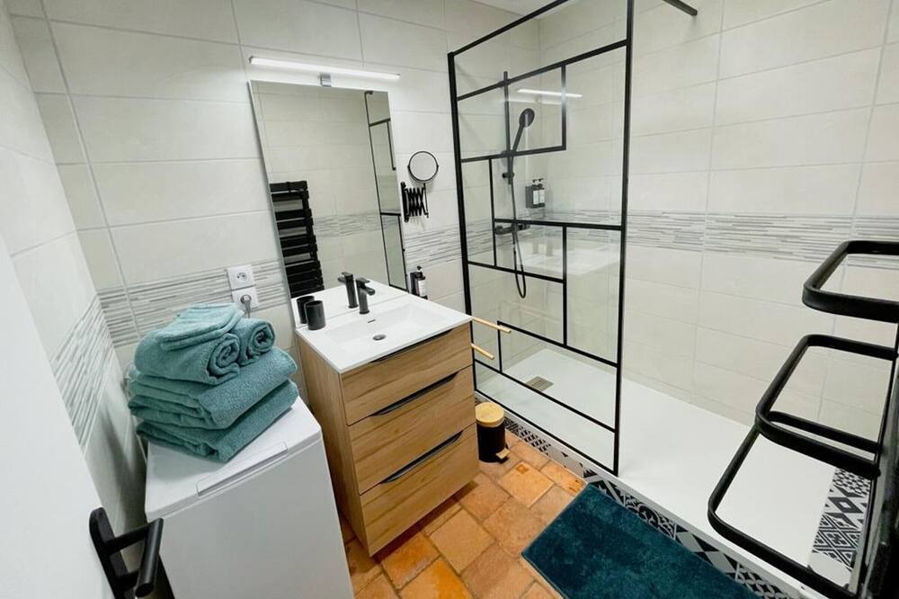 Photo of Bathroom in Genille