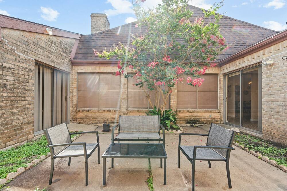 Photo of Patio Balcony in Meadows Place