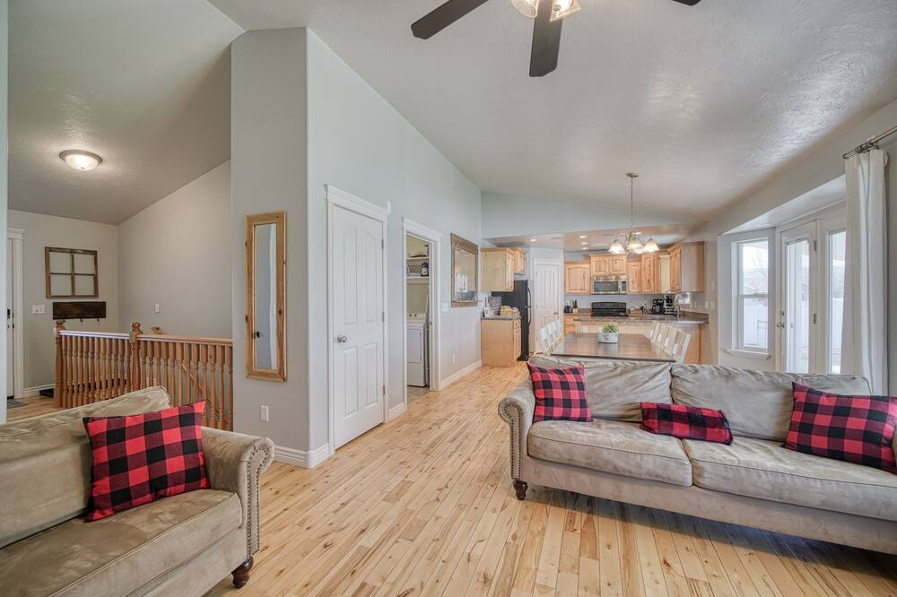 Photo of Livingroom in Ammon