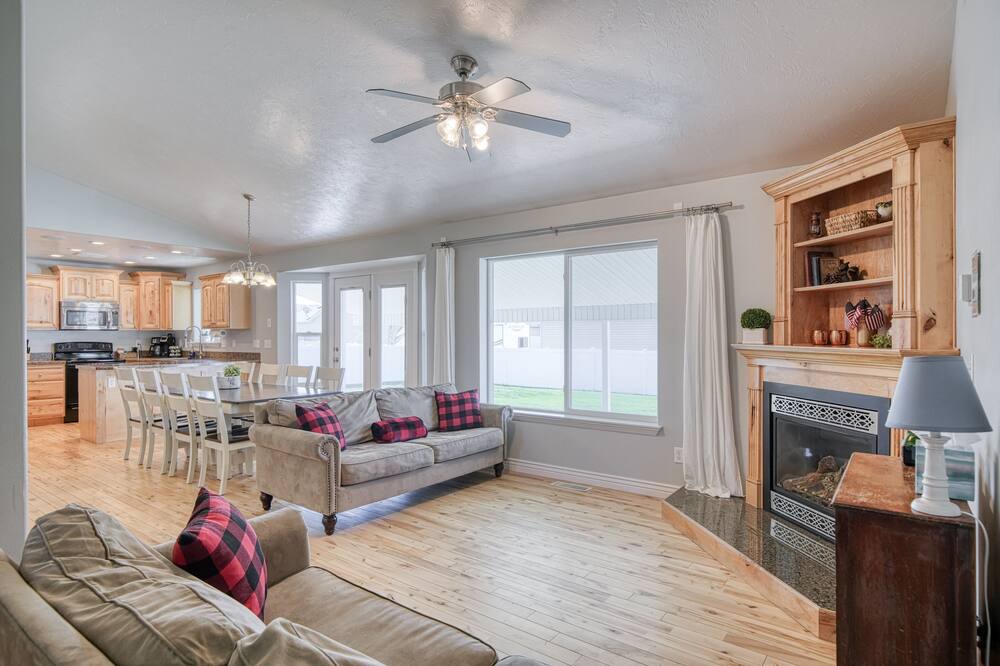 Photo of Livingroom in Ammon