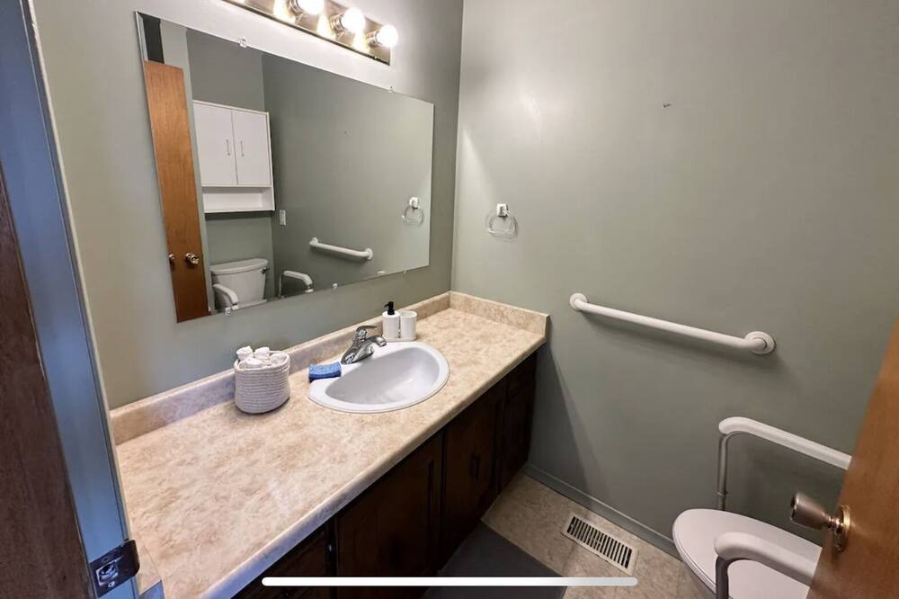 Photo of Bathroom in Lindsay