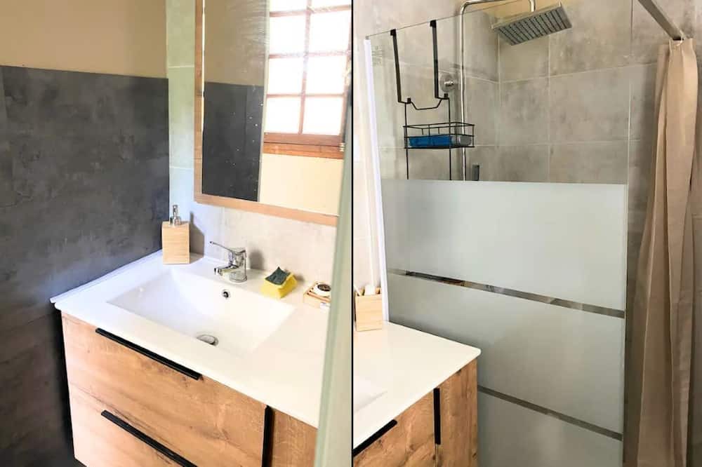 Photo of Bathroom in Guran