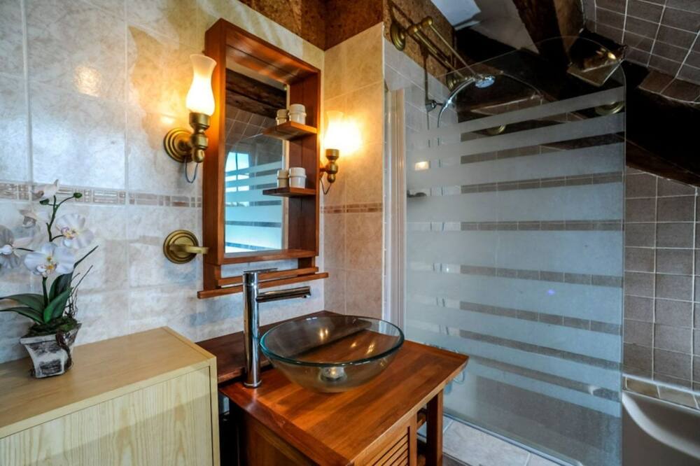 Photo of Bathroom in Ligny-le-Ribault