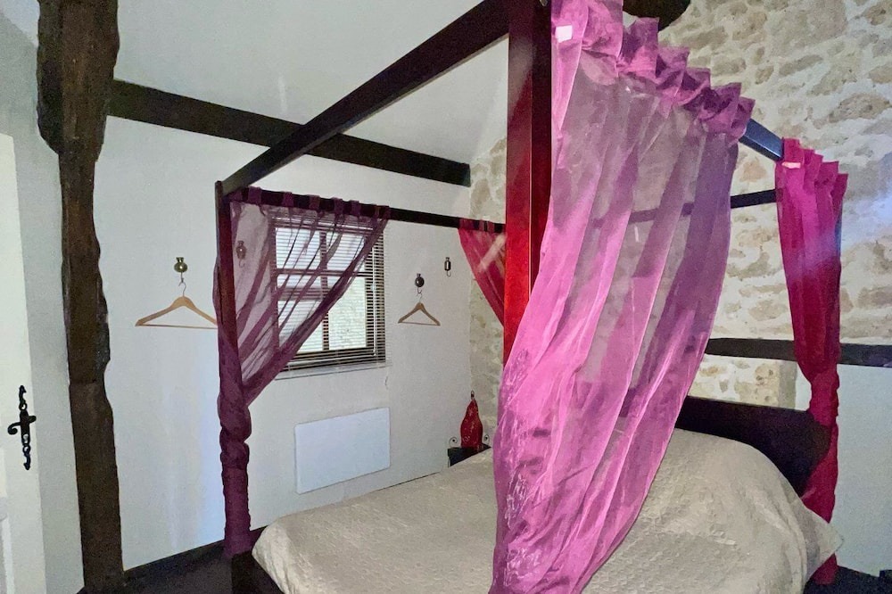Photo of Bedroom in Madaillan