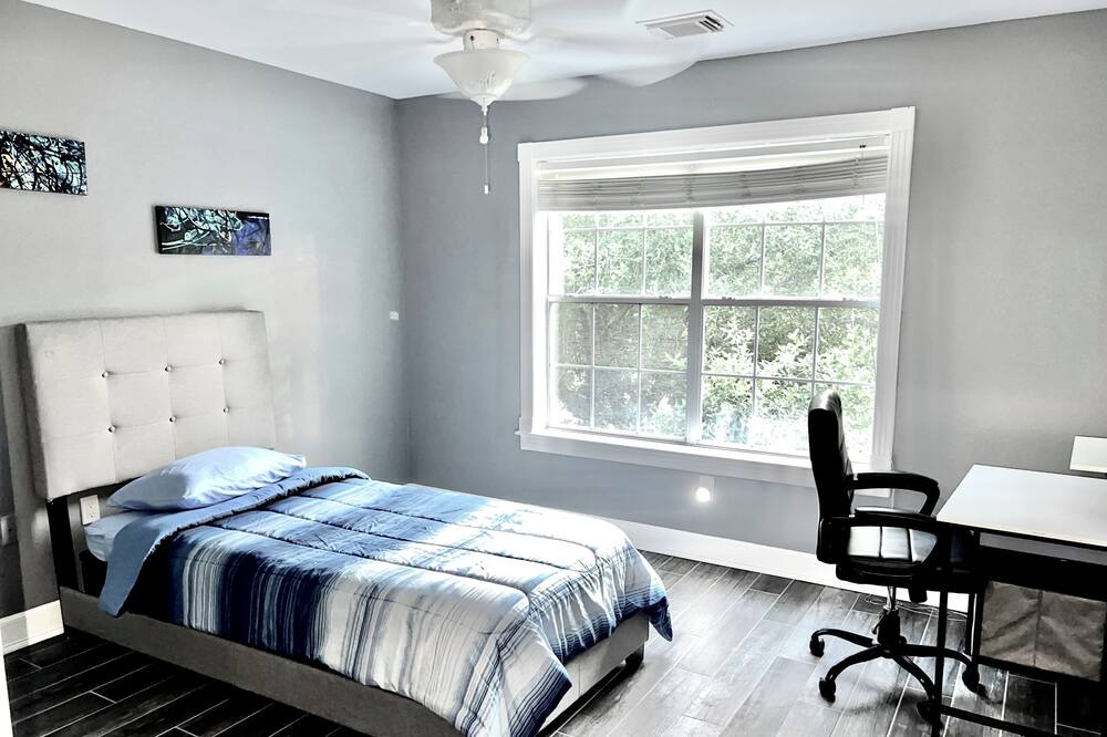 Photo of Bedroom in Porter