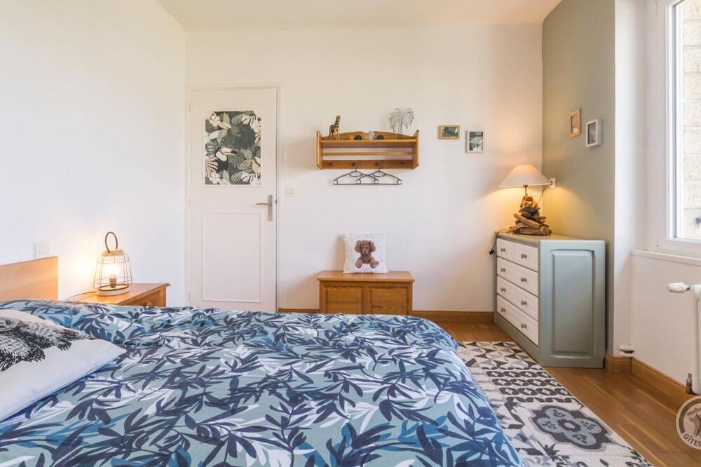 Photo of Bedroom in Pontorson