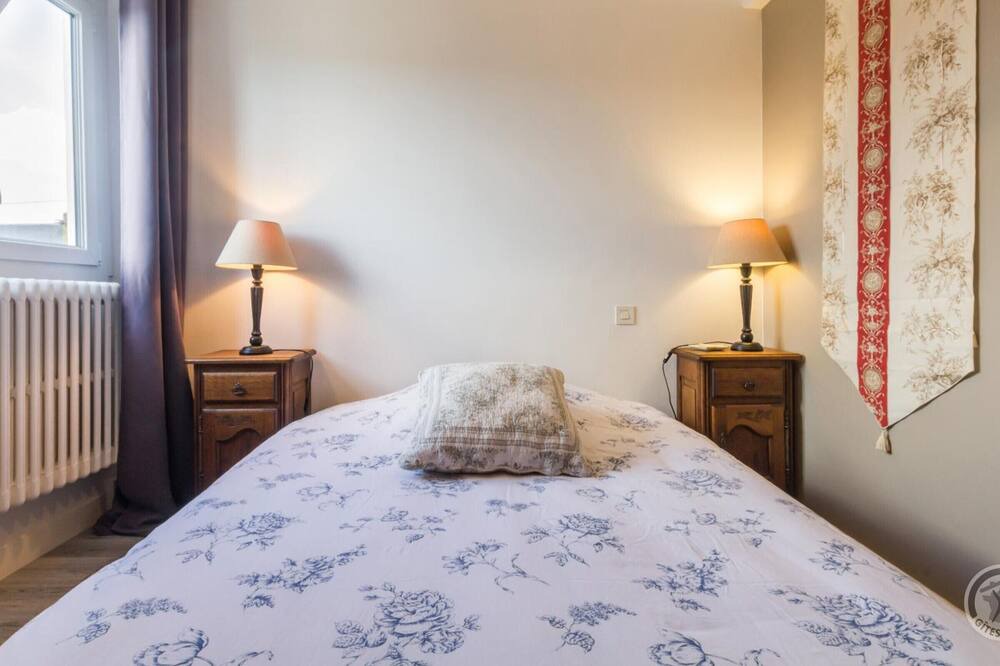 Photo of Bedroom in Pontorson