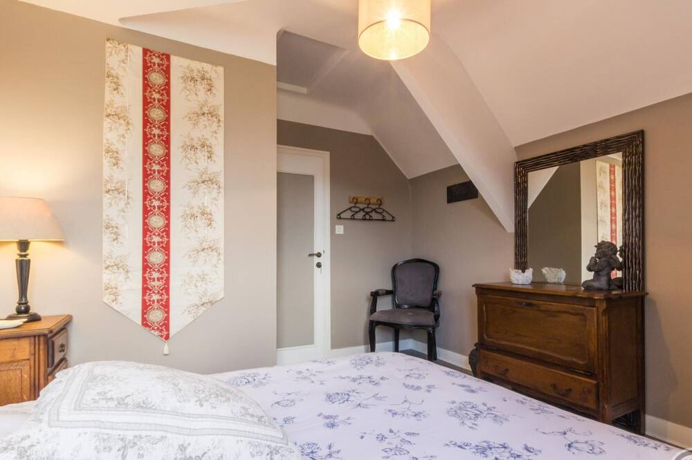Photo of Bedroom in Pontorson