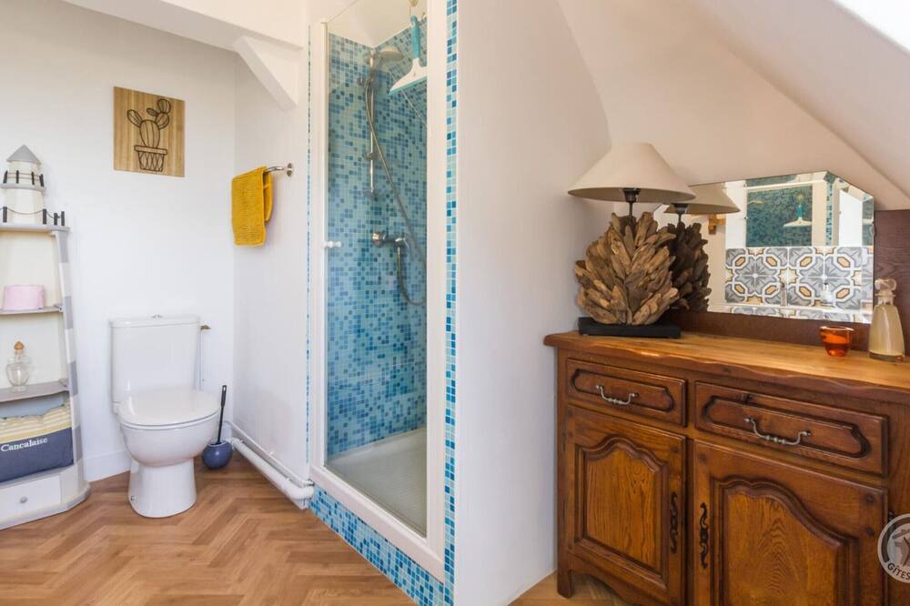 Photo of Bathroom in Pontorson