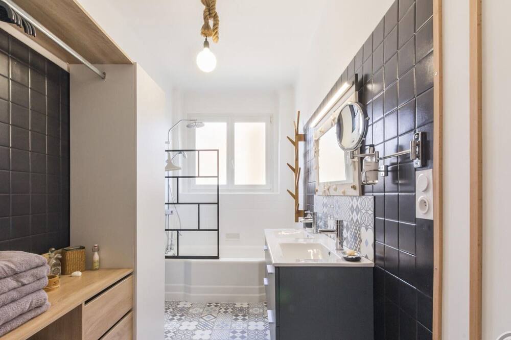 Photo of Bathroom in Pontorson