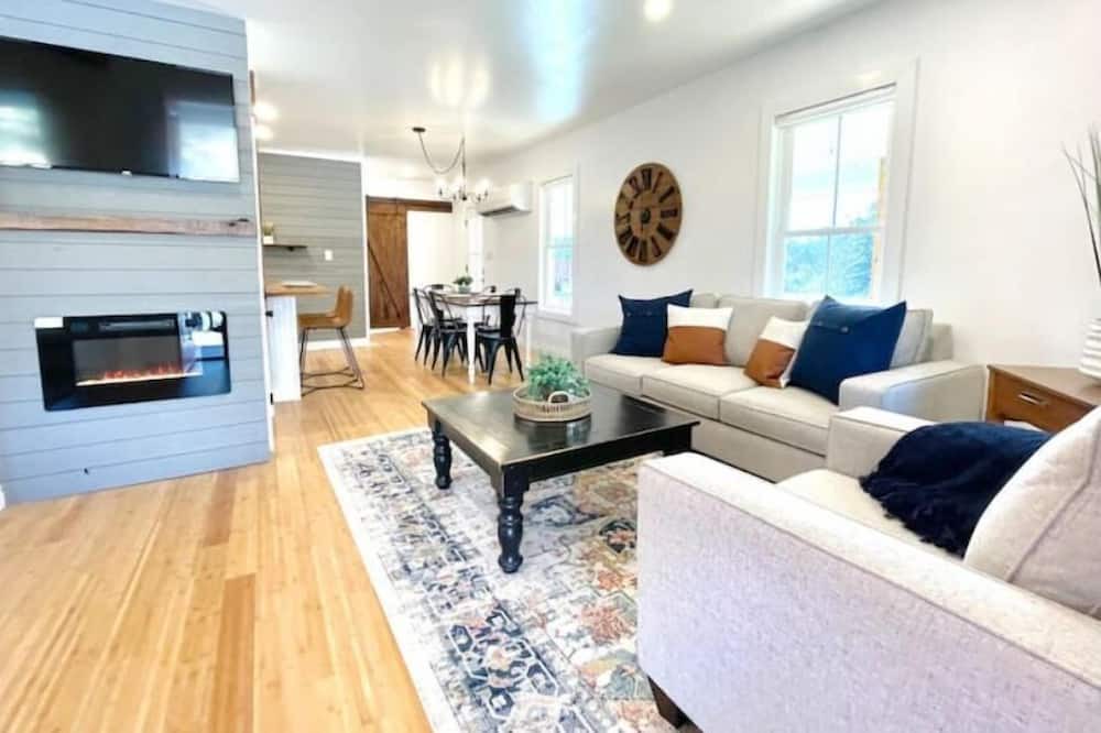 Photo of Livingroom in Farmington