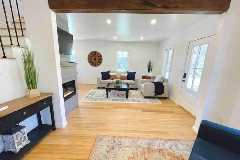 Photo of Livingroom in Farmington