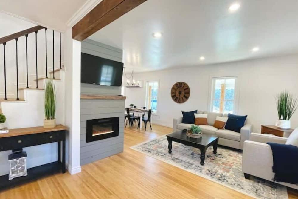 Photo of Livingroom in Farmington
