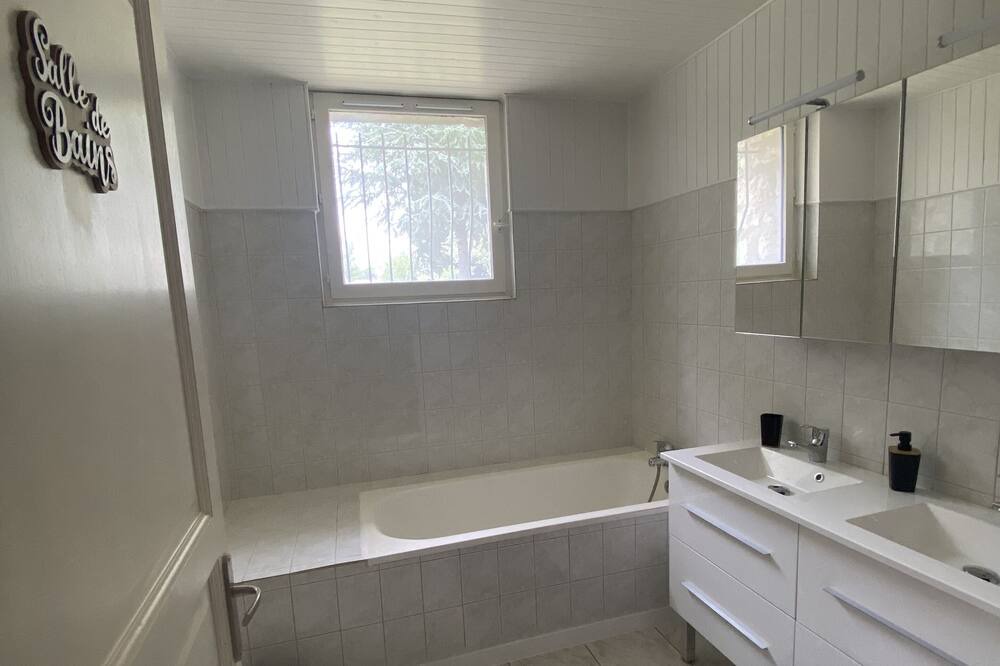 Photo of Bathroom in Anthe