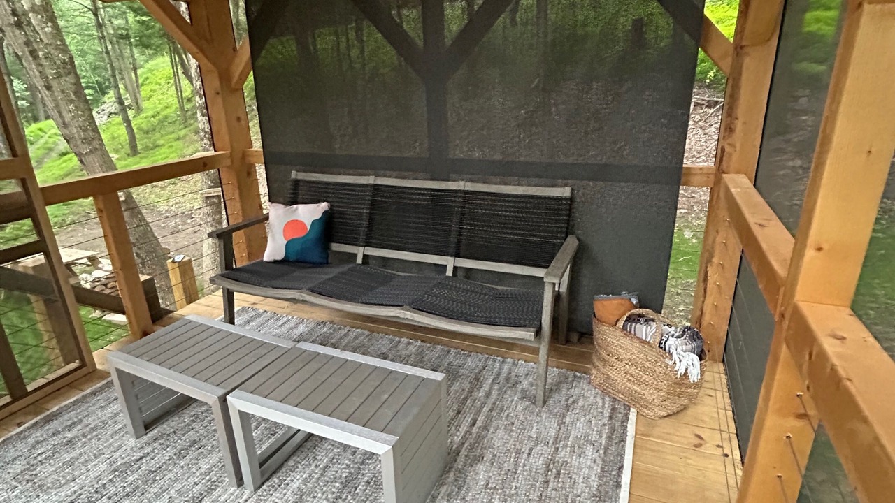 Photo of Patio Balcony in Pond Eddy