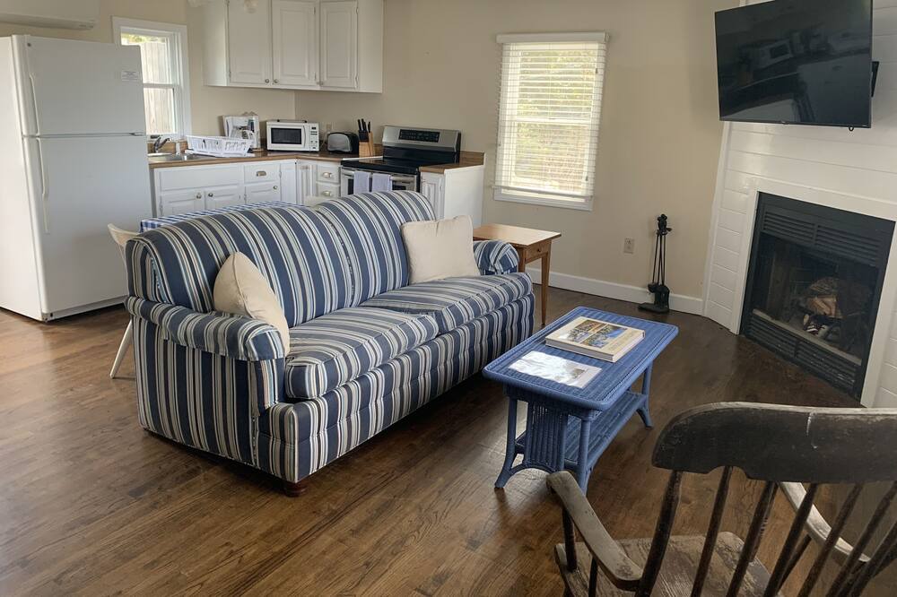 Photo of Livingroom in Menemsha