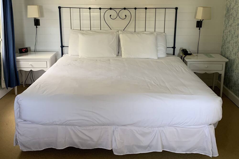 Photo of Bedroom in Menemsha