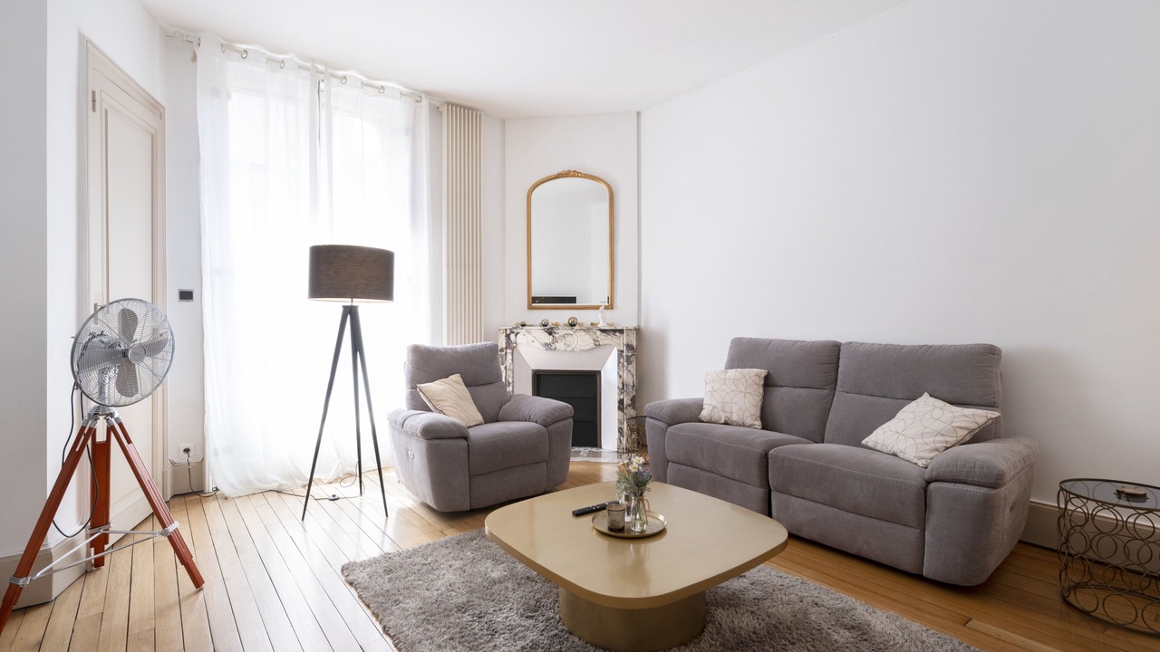 Photo of Livingroom in Poincare - Foch - Anatole France - Croix de Bourgogne