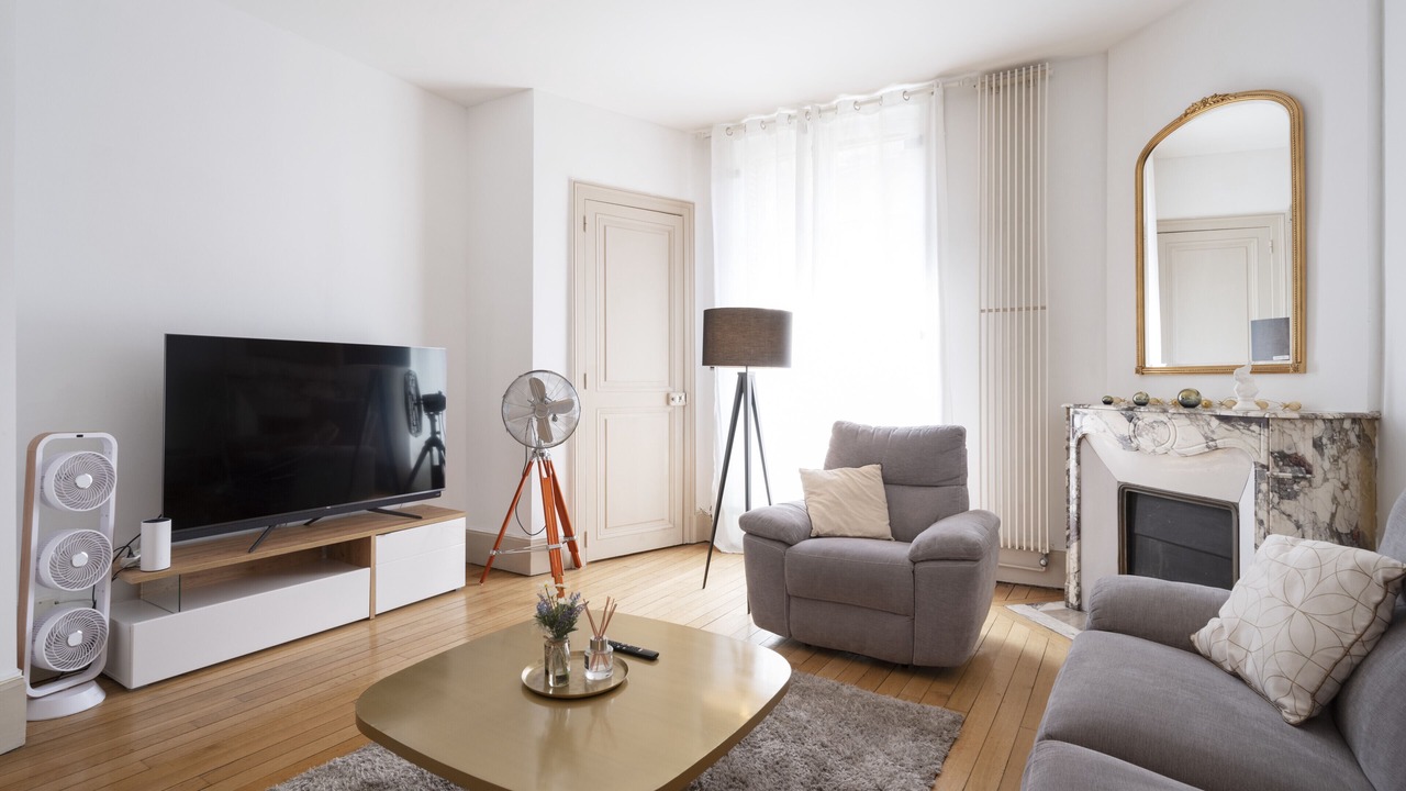 Photo of Livingroom in Poincare - Foch - Anatole France - Croix de Bourgogne