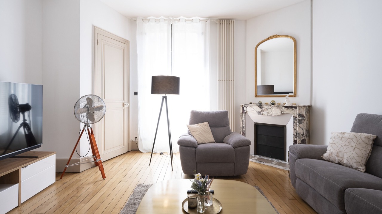 Photo of Livingroom in Poincare - Foch - Anatole France - Croix de Bourgogne