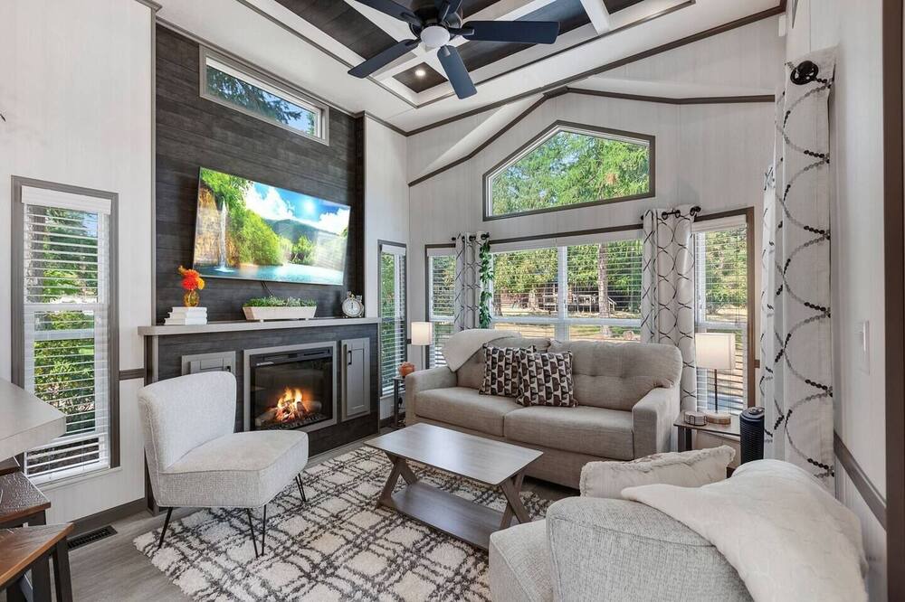 Photo of Livingroom in Bayview