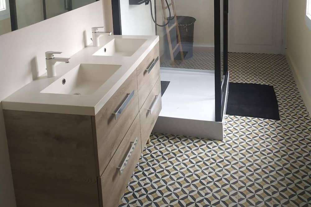 Photo of Bathroom in Civray