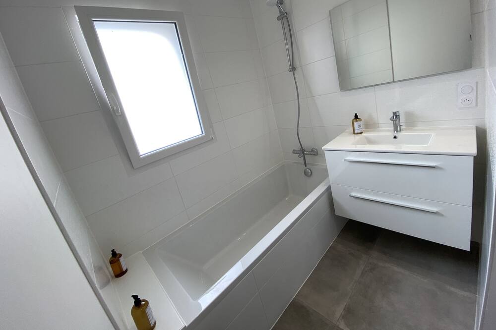 Photo of Bathroom in Brem Sur Mer