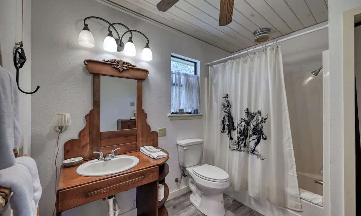 Photo of Bathroom in Blanco