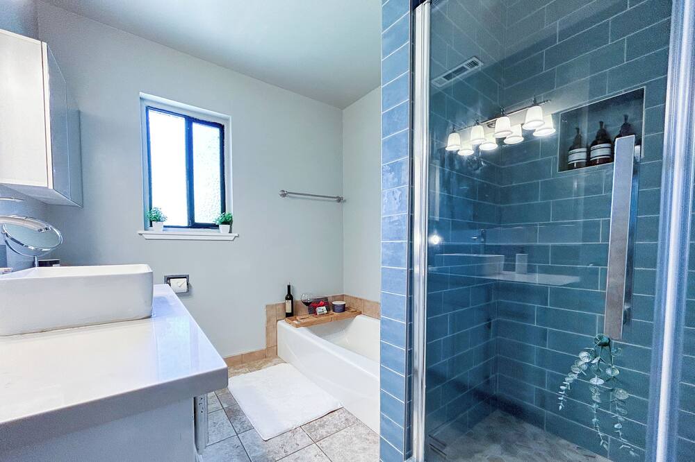 Photo of Bathroom in Arden-Arcade