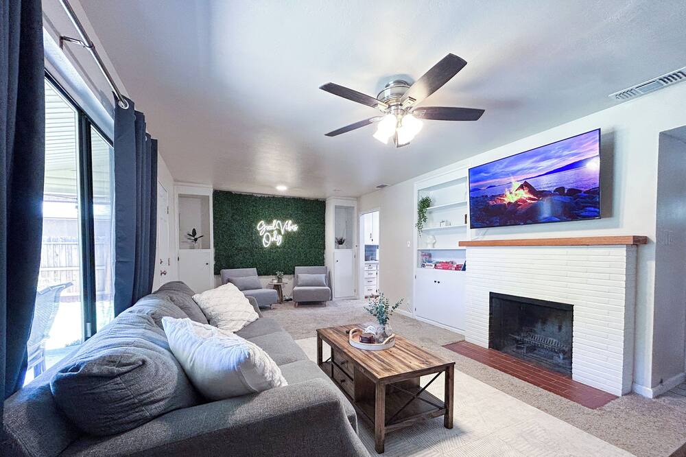 Photo of Livingroom in Arden-Arcade
