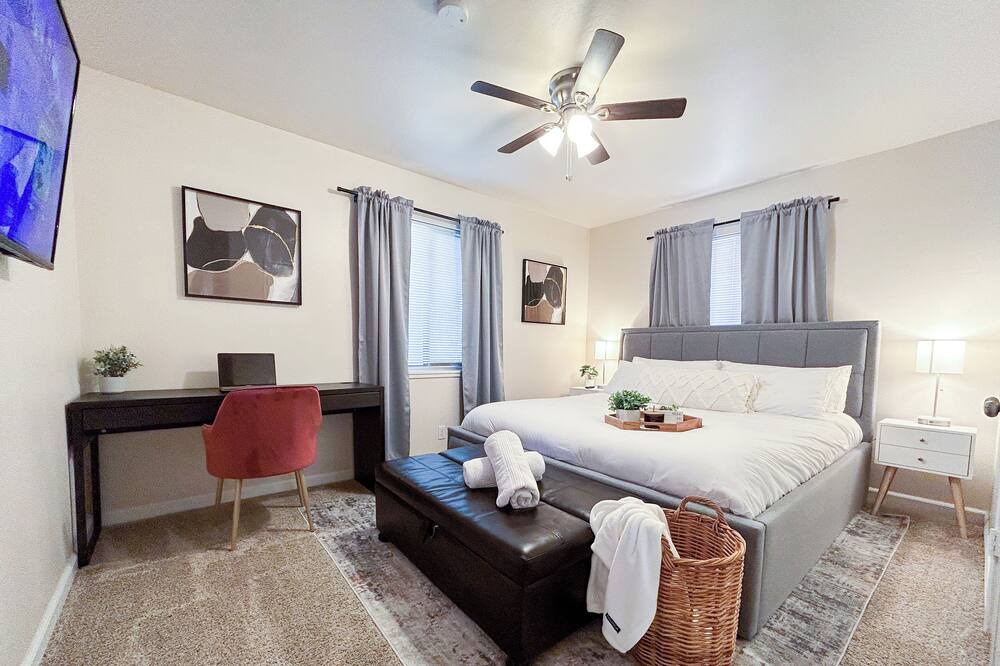 Photo of Bedroom in Arden-Arcade