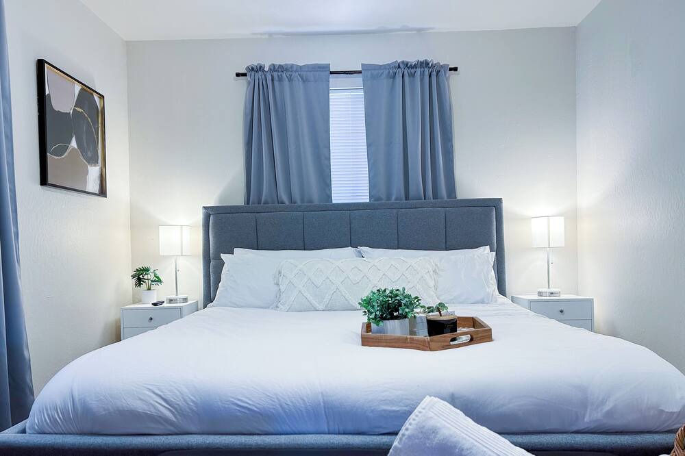 Photo of Bedroom in Arden-Arcade