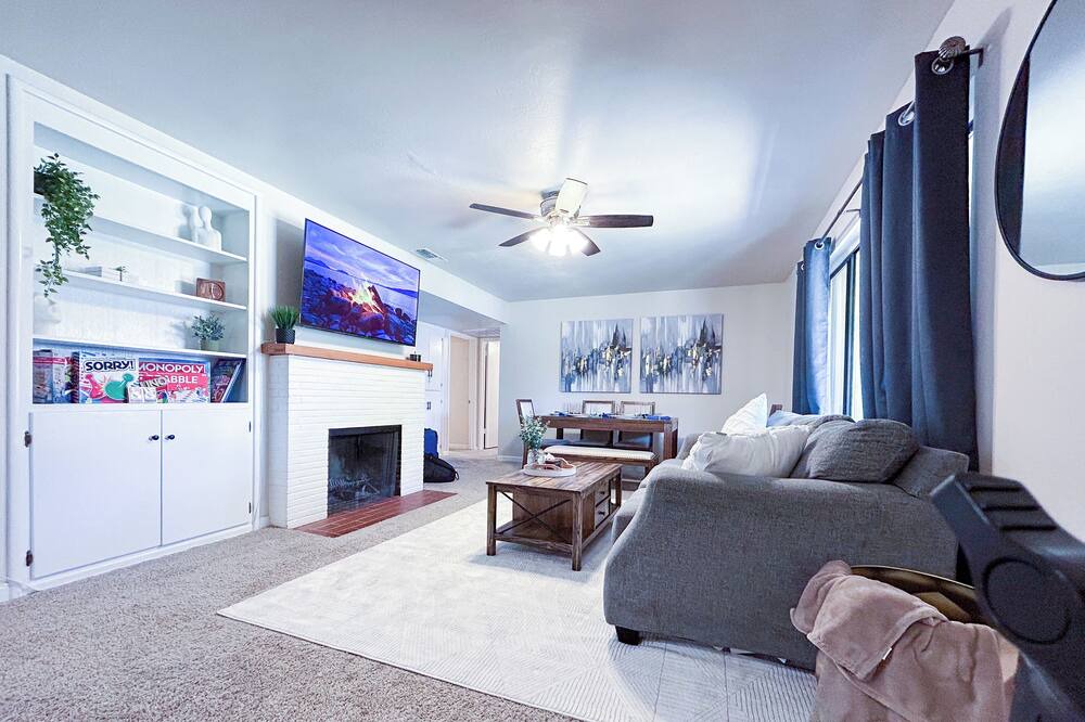 Photo of Bedroom in Arden-Arcade