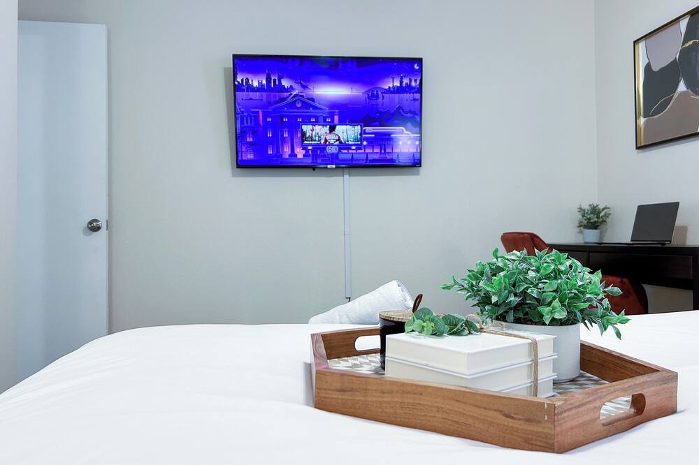Photo of Bedroom in Arden-Arcade