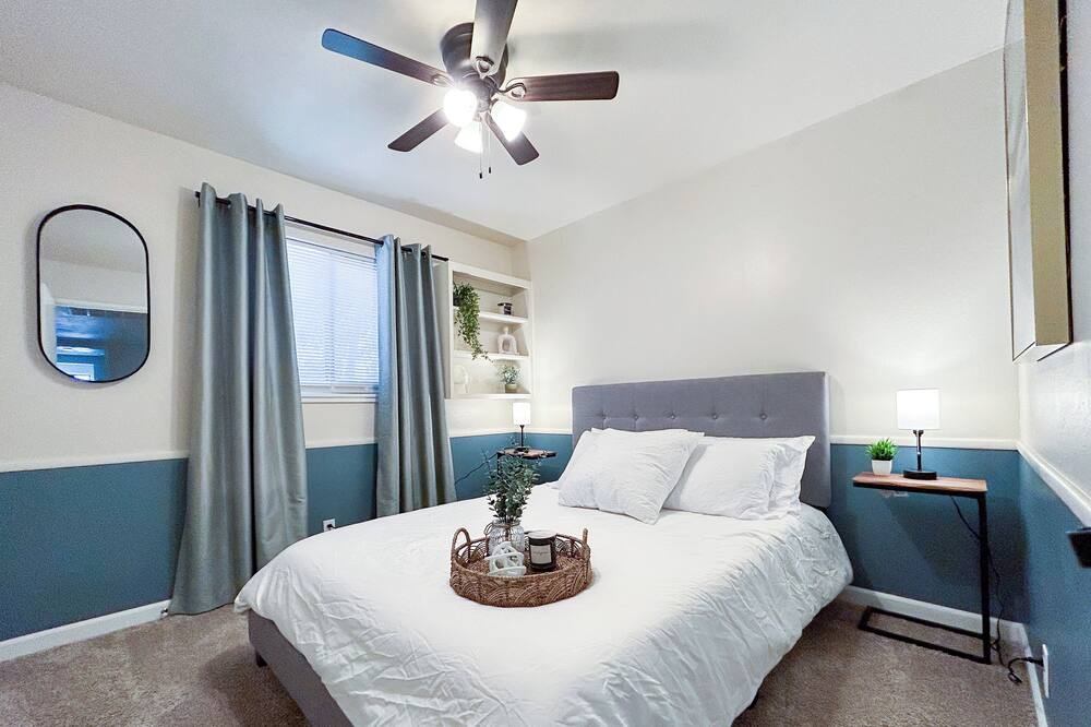Photo of Bedroom in Arden-Arcade