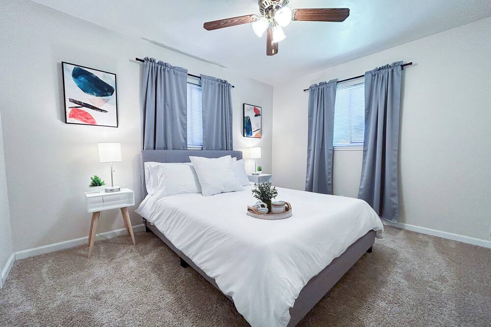 Photo of Bedroom in Arden-Arcade