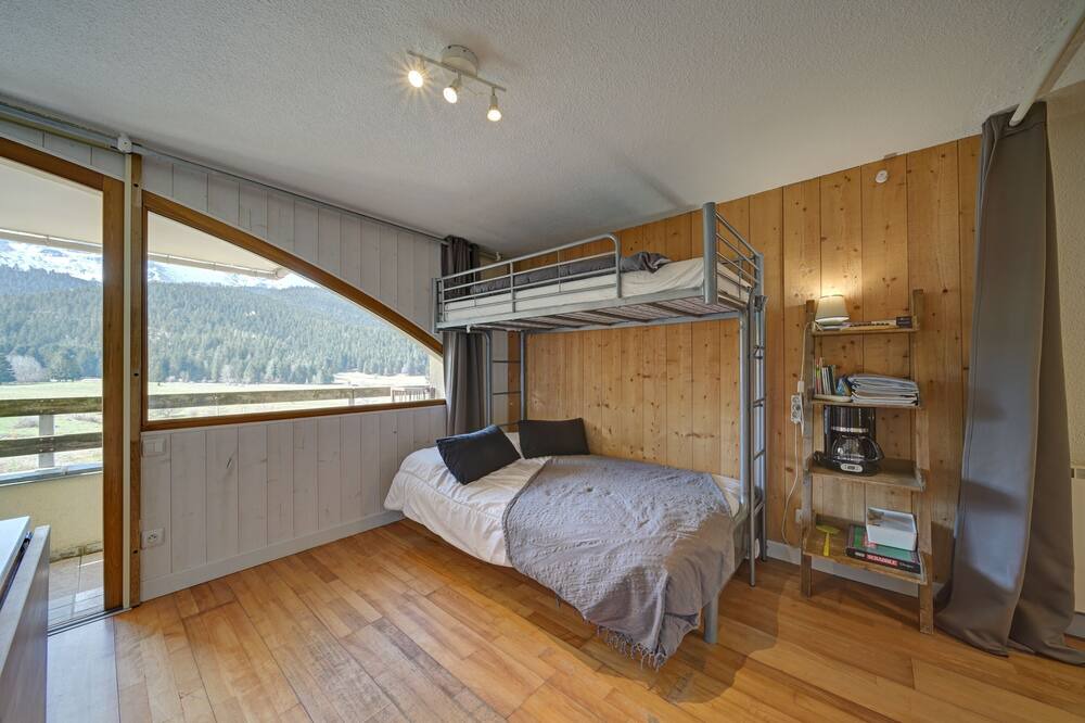 Photo of Bedroom in Campan