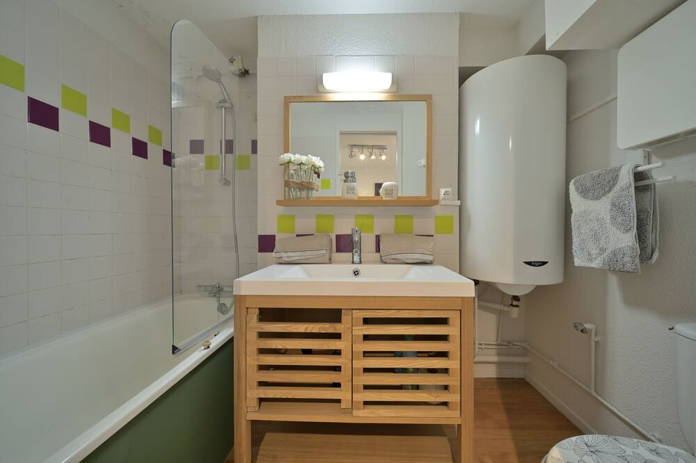 Photo of Bathroom in Campan